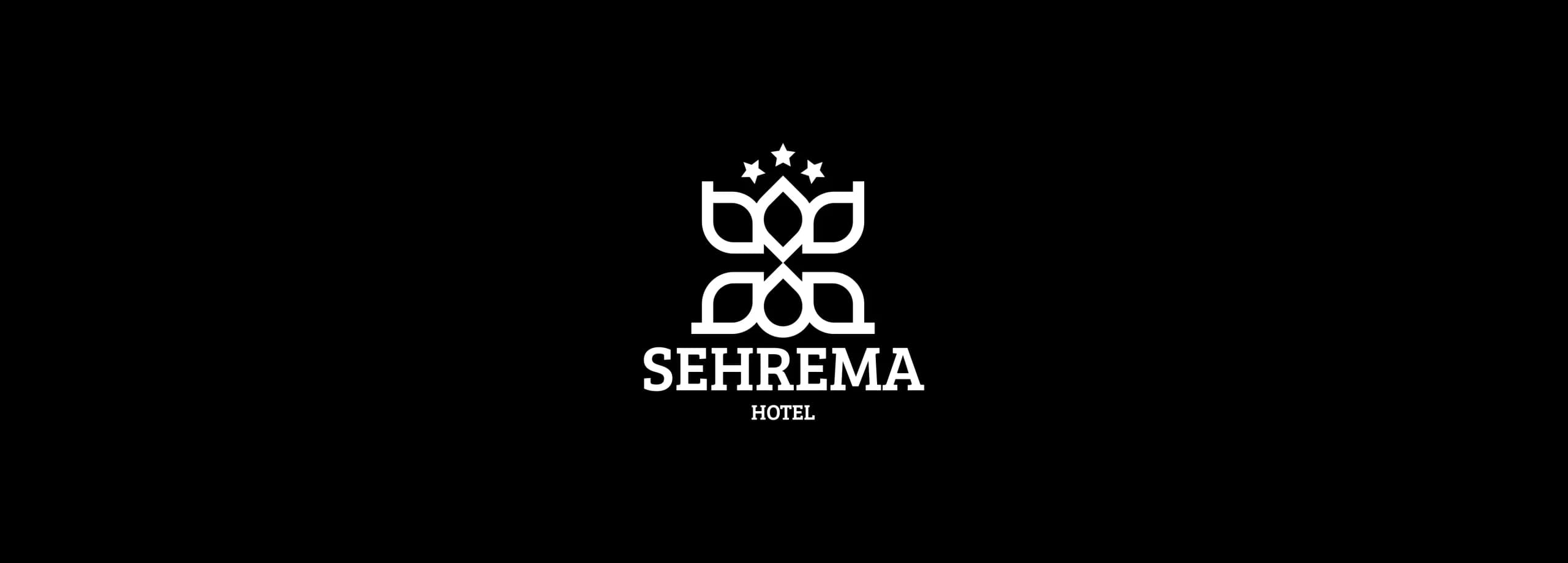 طراحی لوگو برند هتل سحراما | SEHRAMA — لوگو روی زمینه تیره